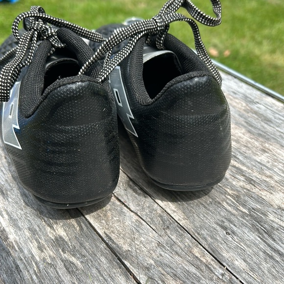 Lotto Forza Elite 2 Black and silver,size 4,Unisex Kids Youth Soccer Cleats - Picture 4 of 6